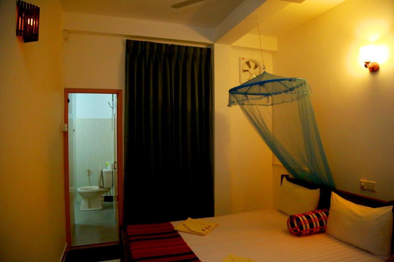 Vishmee Holiday Inn Embilipitiya Exterior foto