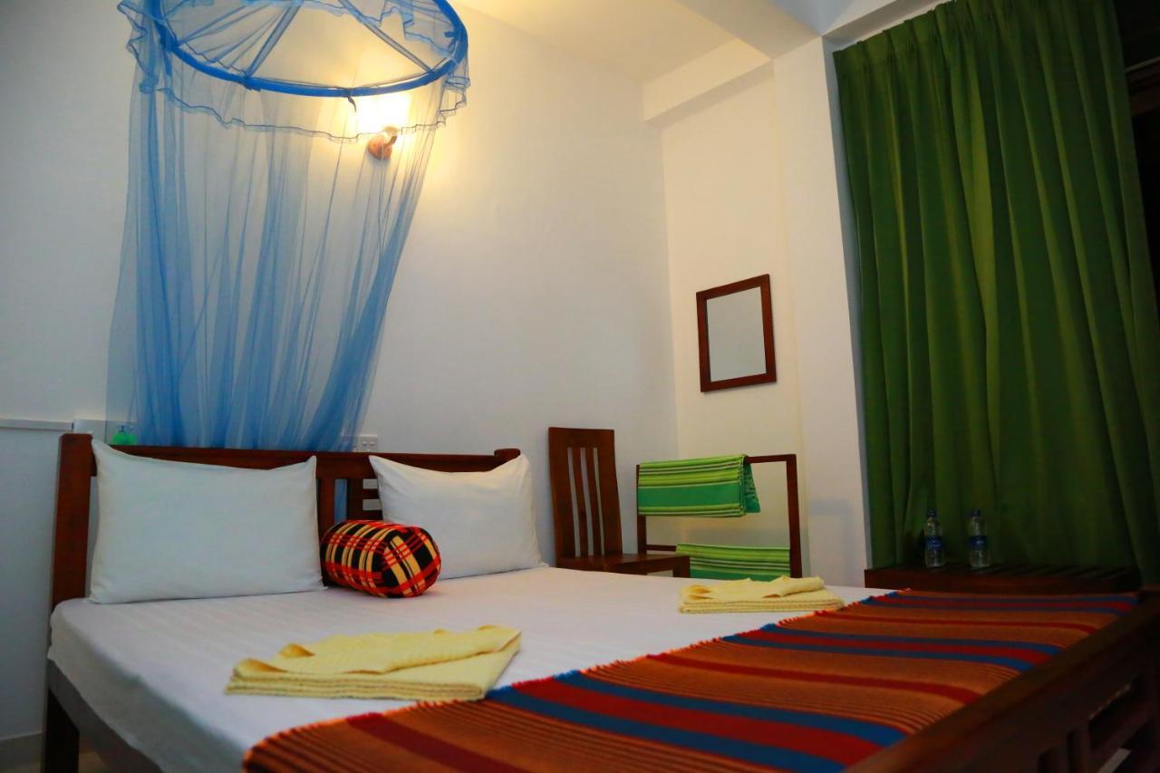 Vishmee Holiday Inn Embilipitiya Exterior foto