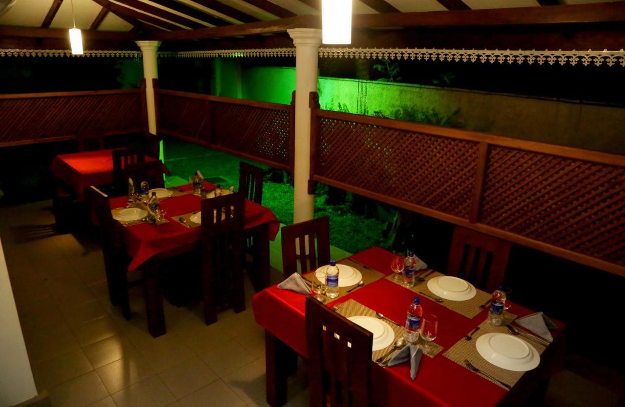 Vishmee Holiday Inn Embilipitiya Exterior foto
